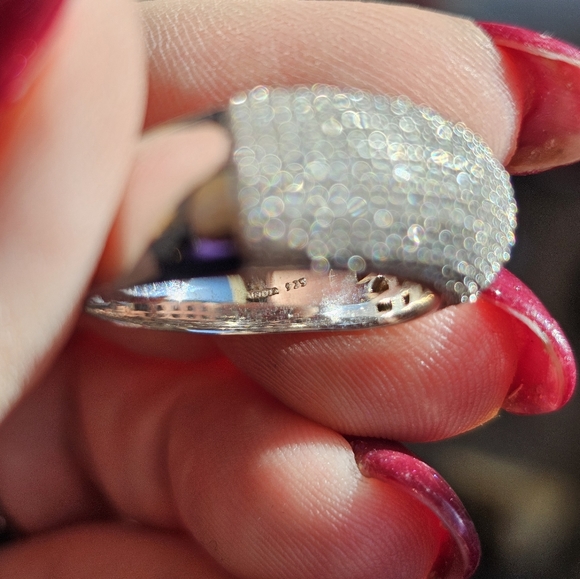 Genuine diamond ring size 8. Please note: 1 small diamond missing. Price reflect - Picture 4 of 6